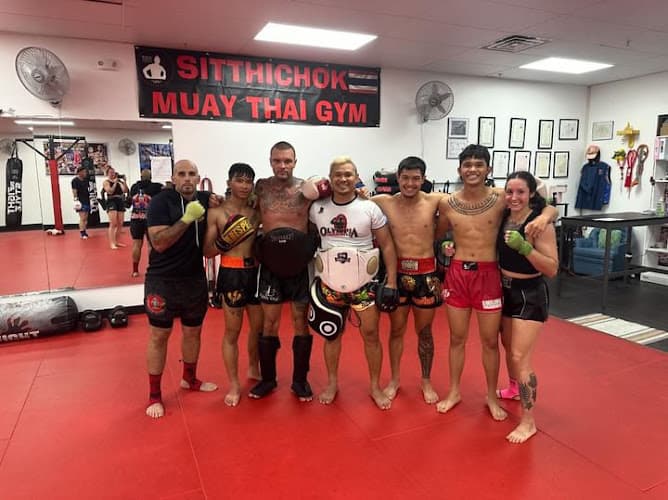 Sitthichok Muay Thai / Smiling Warriors Team - Muay Thai Gym
